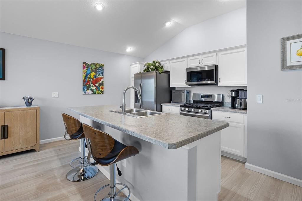 Activo con contrato: $430,000 (3 camas, 2 baños, 1531 Pies cuadrados)