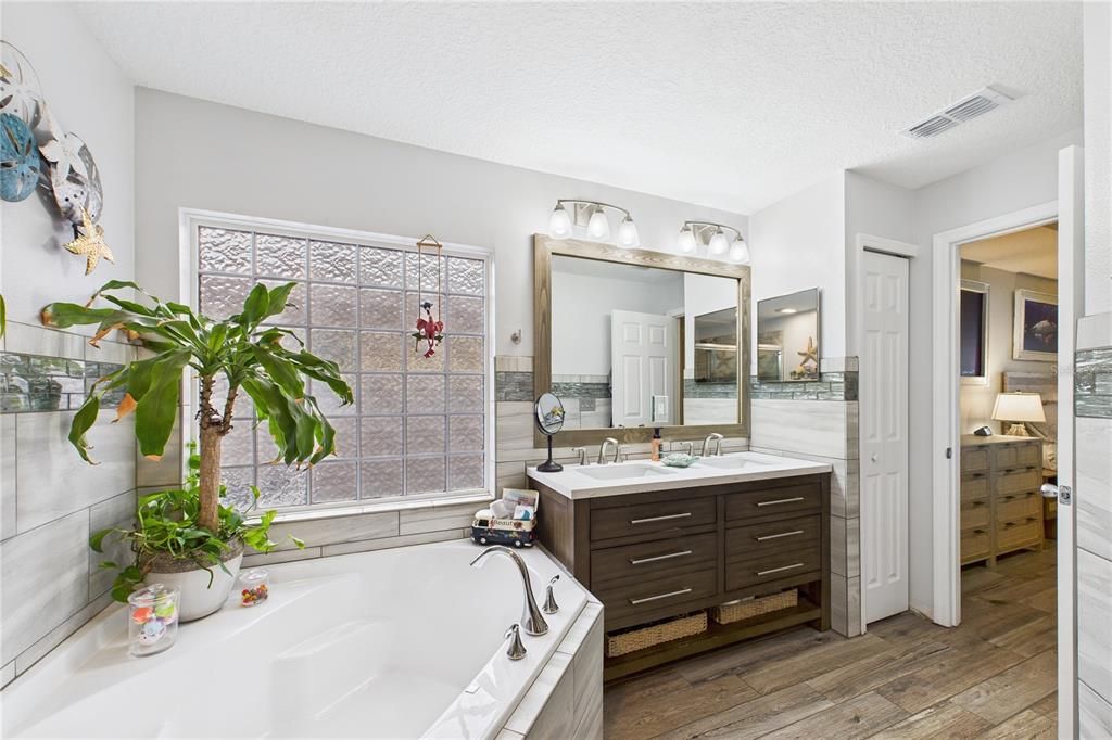 На продажу: $529,900 (3 спален, 2 ванн, 1860 Квадратных фут)