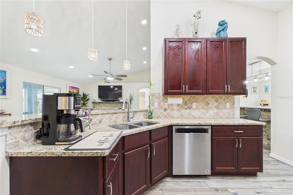 На продажу: $529,900 (3 спален, 2 ванн, 1860 Квадратных фут)