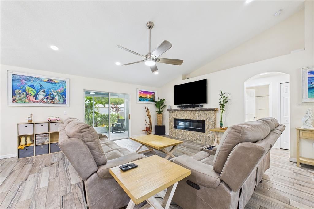 На продажу: $529,900 (3 спален, 2 ванн, 1860 Квадратных фут)