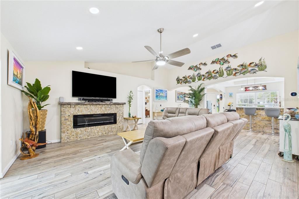 На продажу: $529,900 (3 спален, 2 ванн, 1860 Квадратных фут)