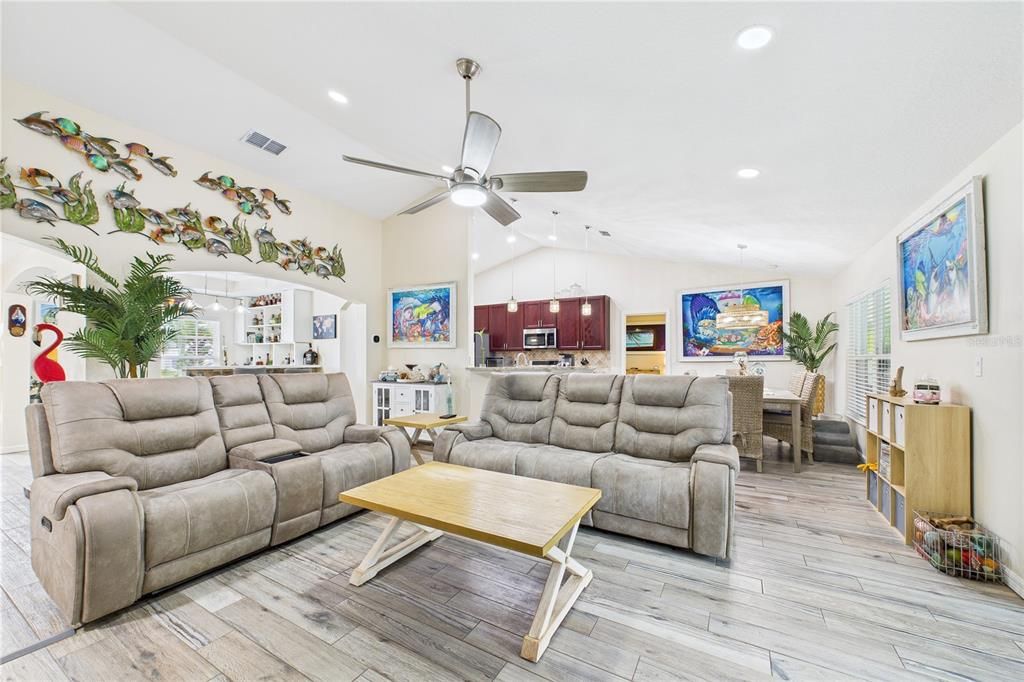 На продажу: $529,900 (3 спален, 2 ванн, 1860 Квадратных фут)