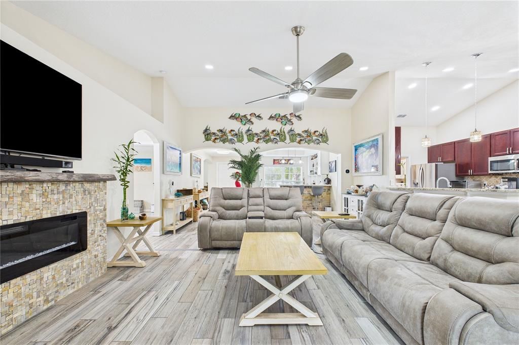 На продажу: $529,900 (3 спален, 2 ванн, 1860 Квадратных фут)