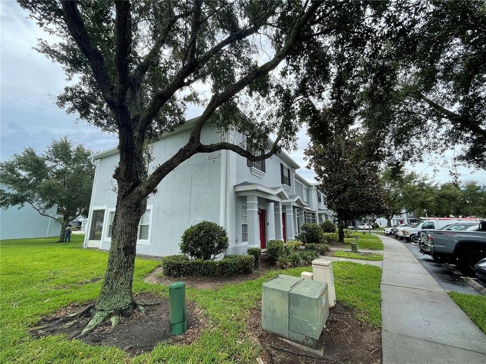 Под контрактом: $1,995 (2 спален, 2 ванн, 1071 Квадратных фут)