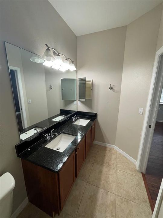 Под контрактом: $1,995 (2 спален, 2 ванн, 1071 Квадратных фут)