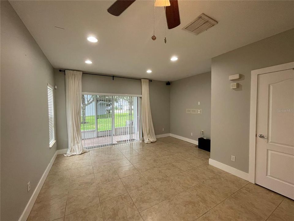 Под контрактом: $1,995 (2 спален, 2 ванн, 1071 Квадратных фут)