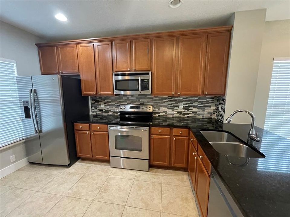 Под контрактом: $1,995 (2 спален, 2 ванн, 1071 Квадратных фут)