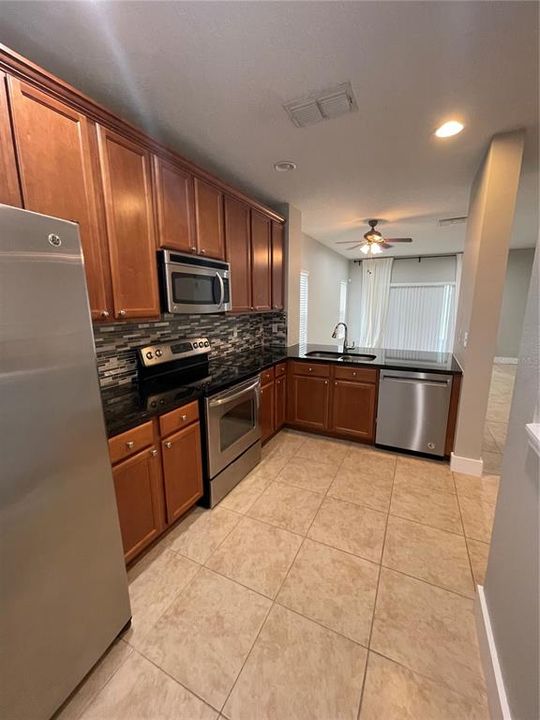 Под контрактом: $1,995 (2 спален, 2 ванн, 1071 Квадратных фут)