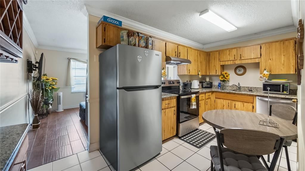 For Sale: $205,000 (2 beds, 2 baths, 857 Square Feet)