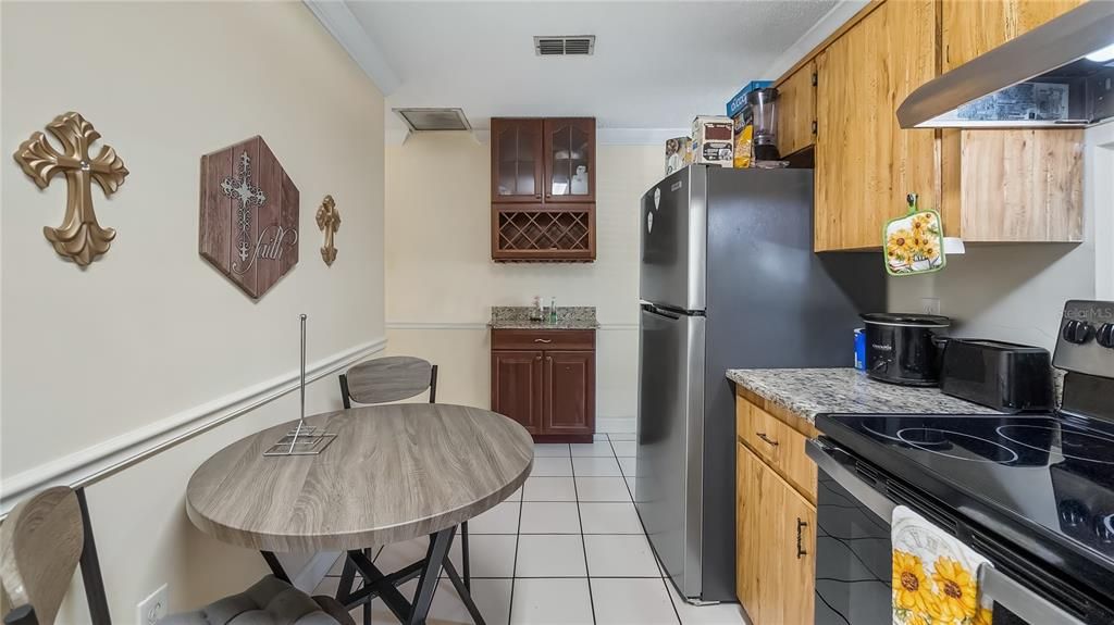 For Sale: $205,000 (2 beds, 2 baths, 857 Square Feet)