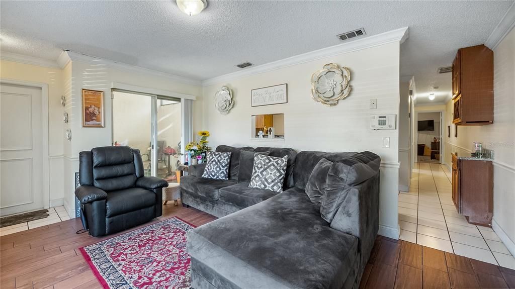 For Sale: $205,000 (2 beds, 2 baths, 857 Square Feet)