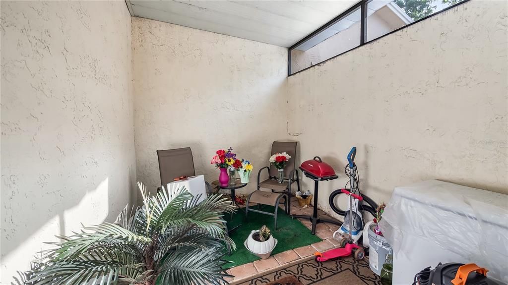 For Sale: $205,000 (2 beds, 2 baths, 857 Square Feet)