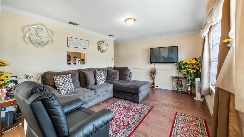 For Sale: $205,000 (2 beds, 2 baths, 857 Square Feet)