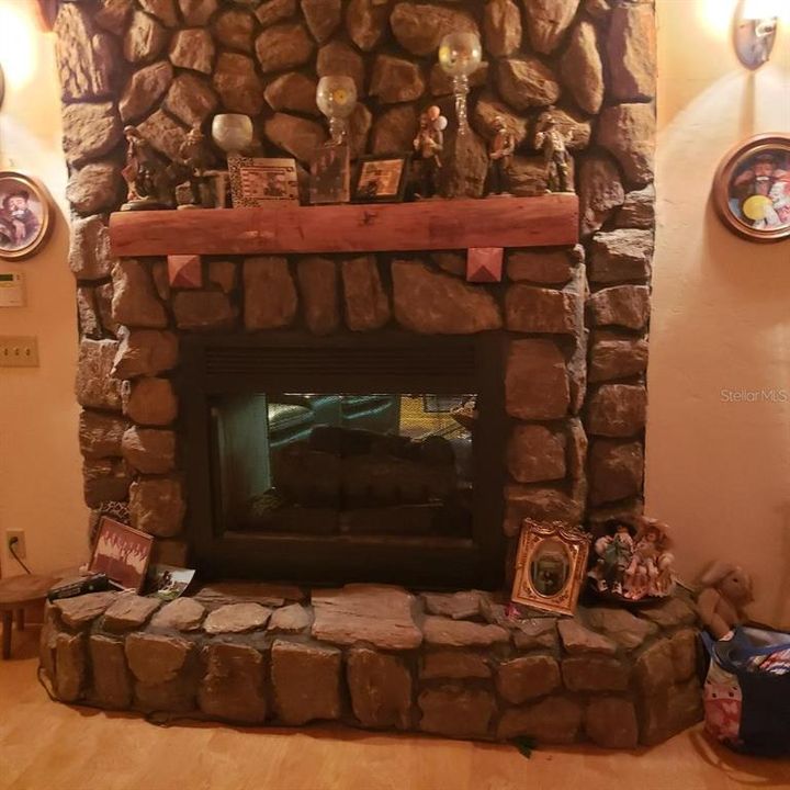 На продажу: $599,900 (2 спален, 2 ванн, 1698 Квадратных фут)