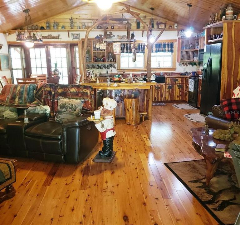 На продажу: $599,900 (2 спален, 2 ванн, 1698 Квадратных фут)