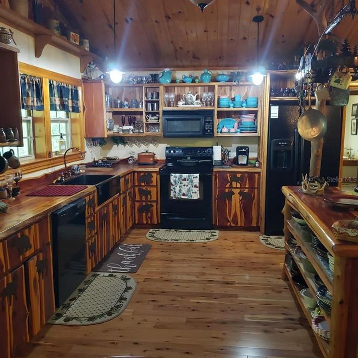 На продажу: $599,900 (2 спален, 2 ванн, 1698 Квадратных фут)