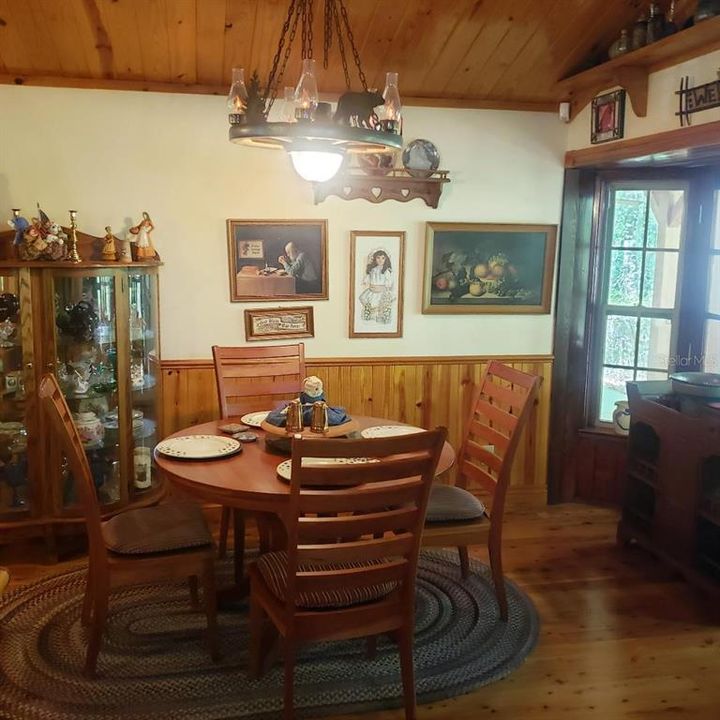 На продажу: $599,900 (2 спален, 2 ванн, 1698 Квадратных фут)