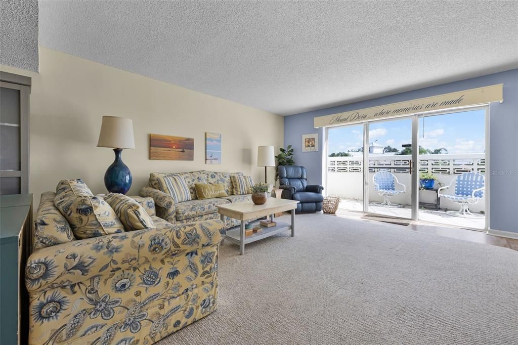 待售: $219,900 (1 贝兹, 1 浴室, 585 平方英尺)