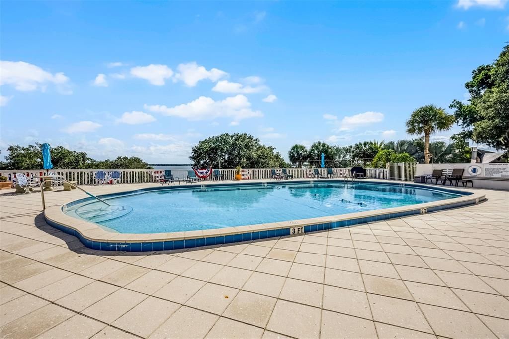 待售: $219,900 (1 贝兹, 1 浴室, 585 平方英尺)