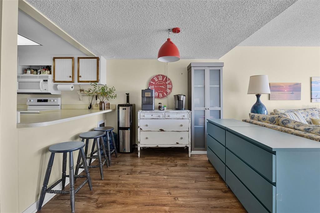 待售: $219,900 (1 贝兹, 1 浴室, 585 平方英尺)