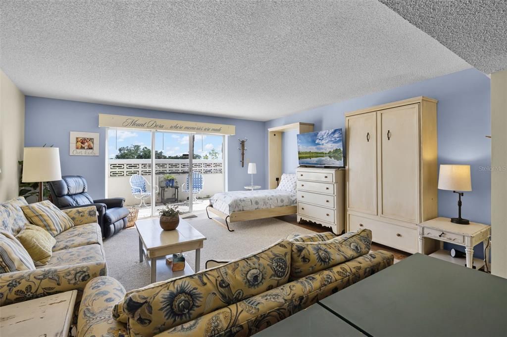 待售: $219,900 (1 贝兹, 1 浴室, 585 平方英尺)