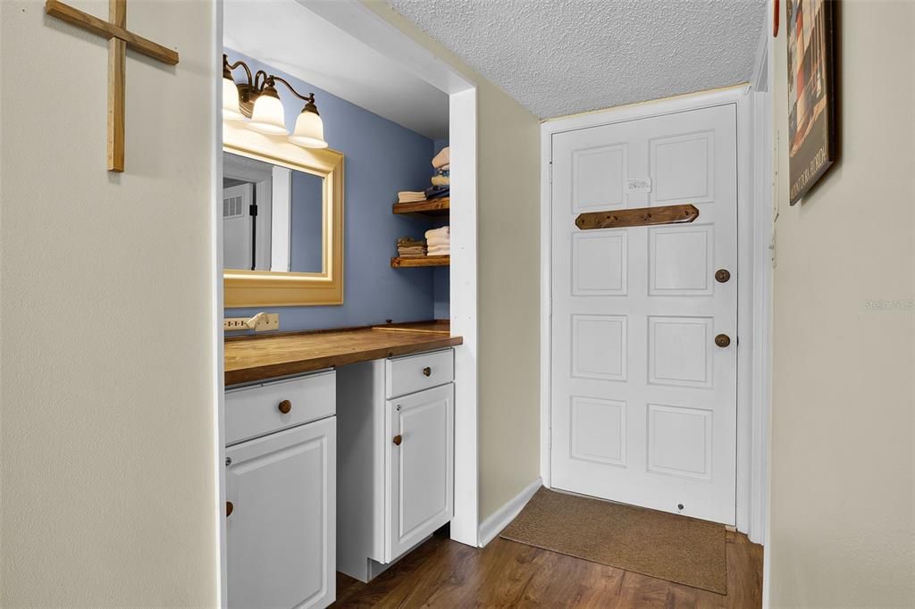 待售: $219,900 (1 贝兹, 1 浴室, 585 平方英尺)