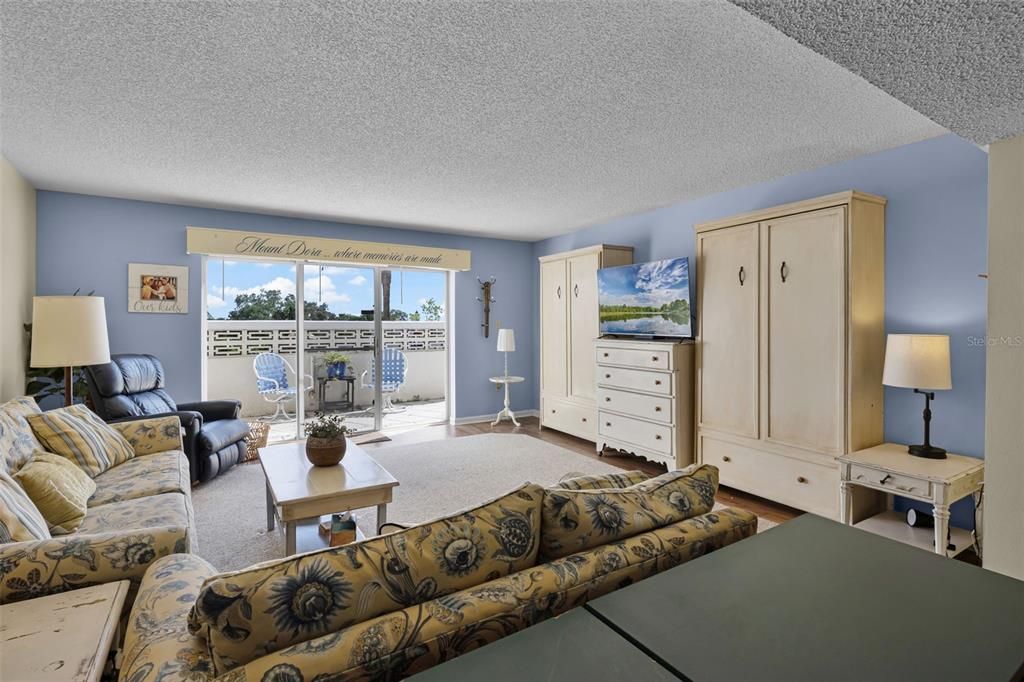 待售: $219,900 (1 贝兹, 1 浴室, 585 平方英尺)