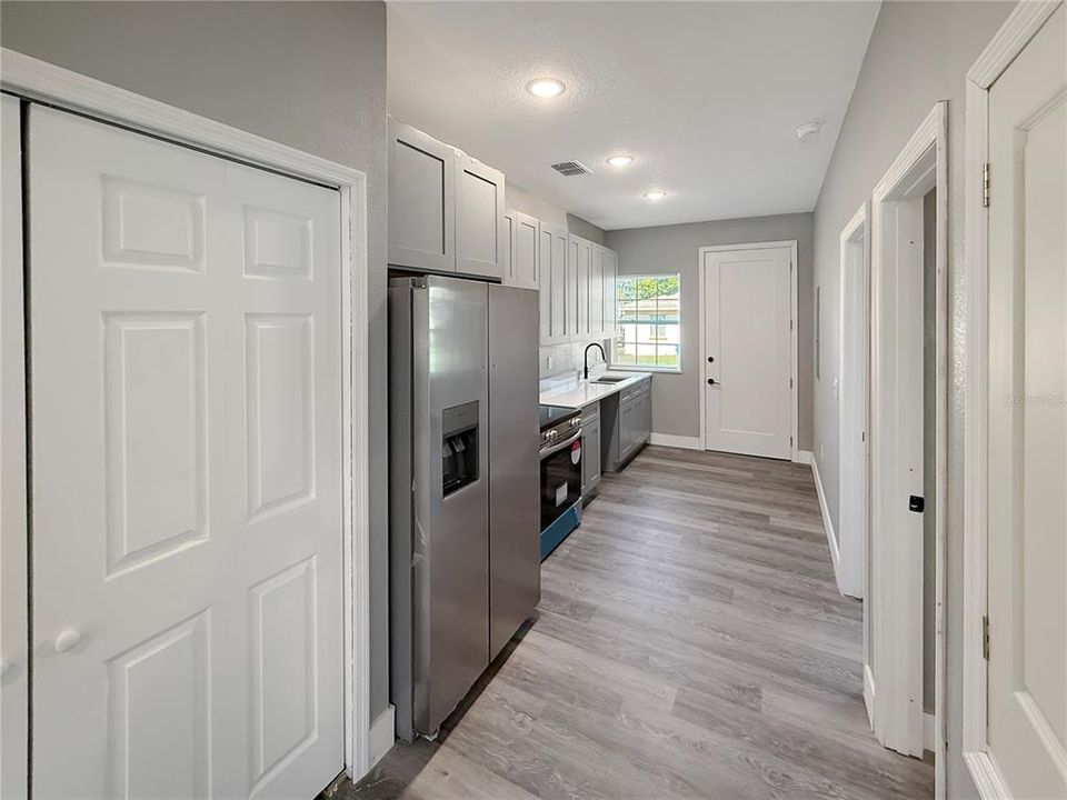 For Rent: $1,550 (3 beds, 2 baths, 1005 Square Feet)