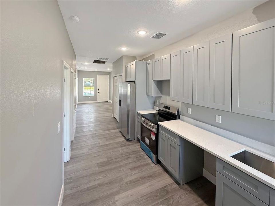 For Rent: $1,550 (3 beds, 2 baths, 1005 Square Feet)