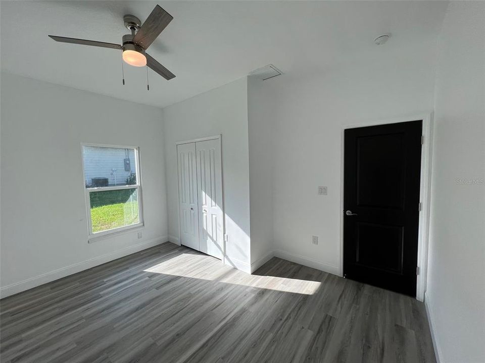 合同活跃: $299,000 (3 贝兹, 2 浴室, 1548 平方英尺)