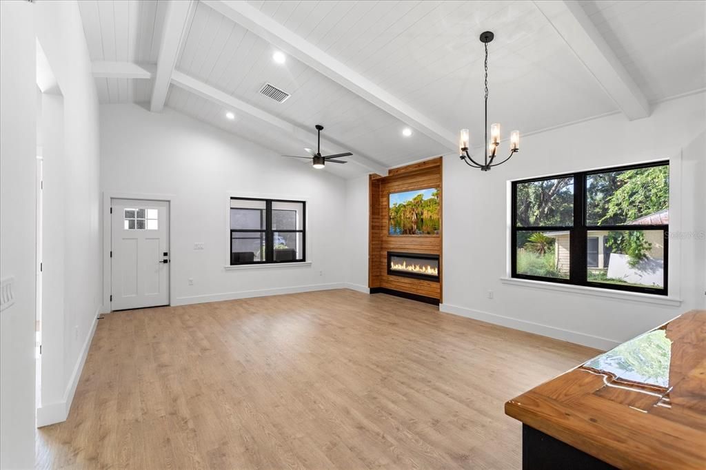 En Venta: $720,000 (3 camas, 2 baños, 1544 Pies cuadrados)