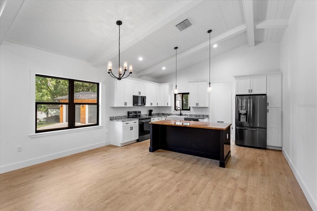 En Venta: $720,000 (3 camas, 2 baños, 1544 Pies cuadrados)