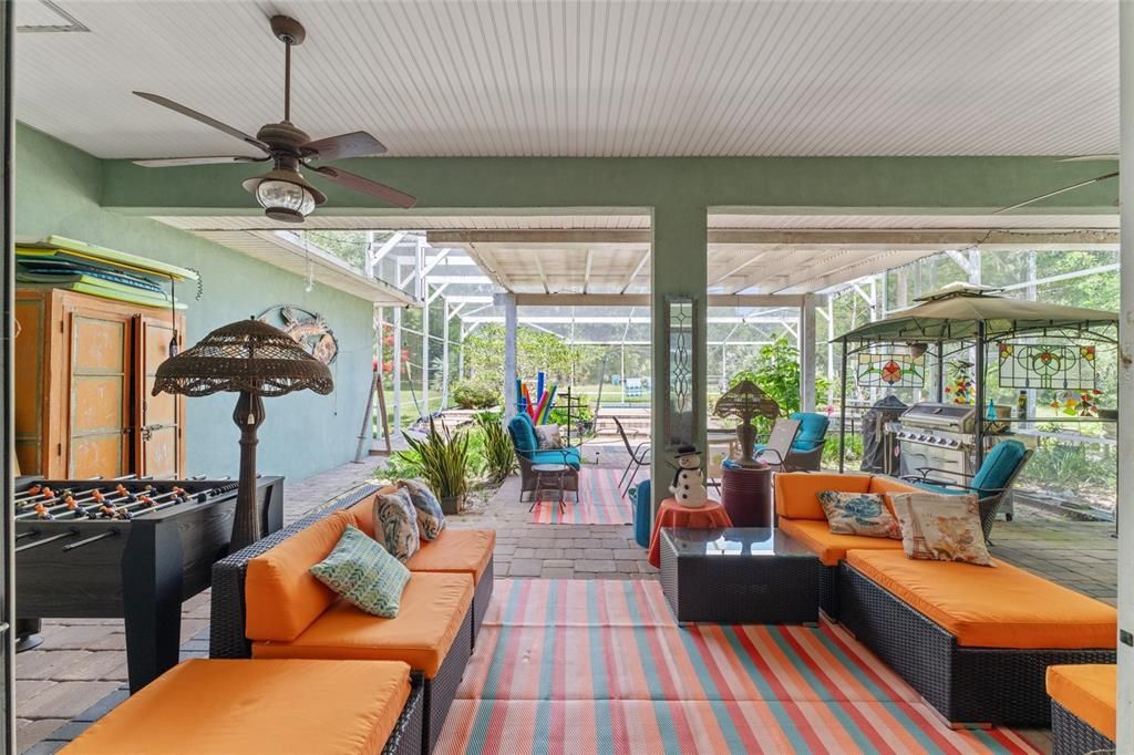 For Sale: $1,050,000 (3 beds, 2 baths, 2303 Square Feet)