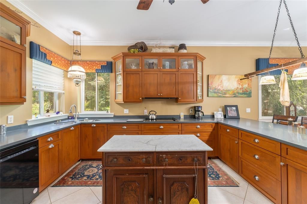 For Sale: $1,050,000 (3 beds, 2 baths, 2303 Square Feet)