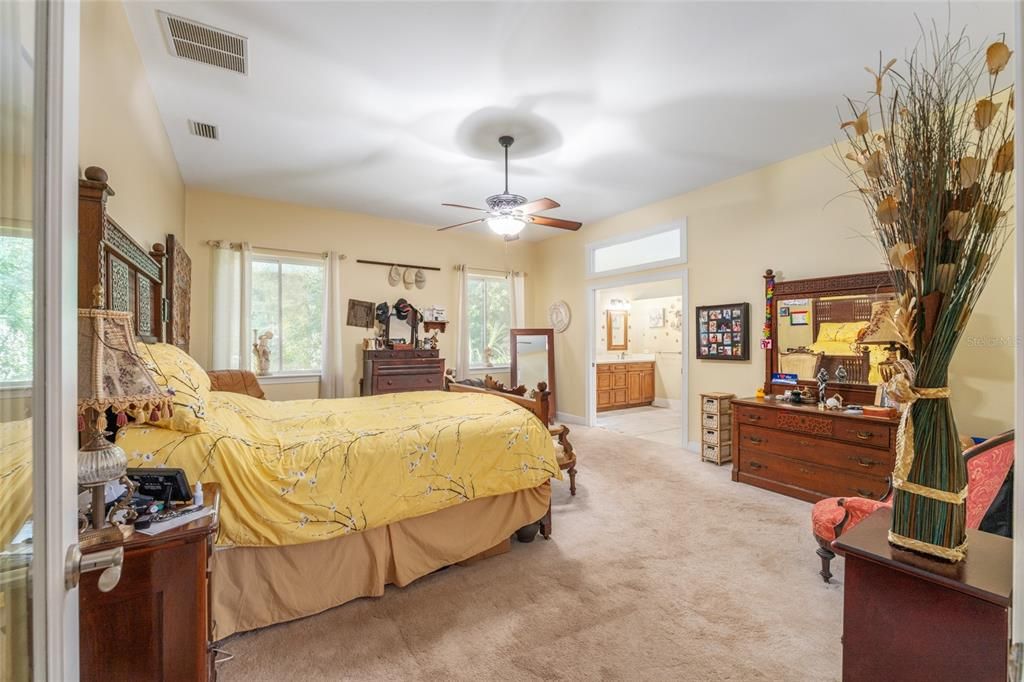 For Sale: $1,050,000 (3 beds, 2 baths, 2303 Square Feet)