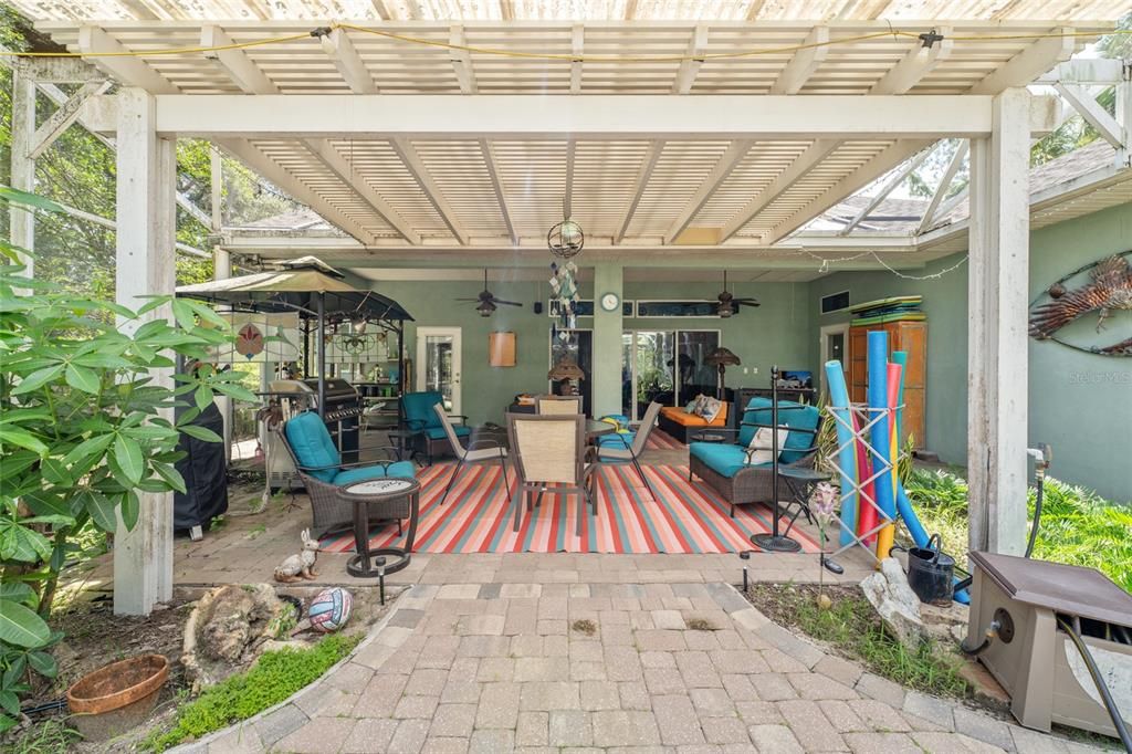 For Sale: $1,050,000 (3 beds, 2 baths, 2303 Square Feet)