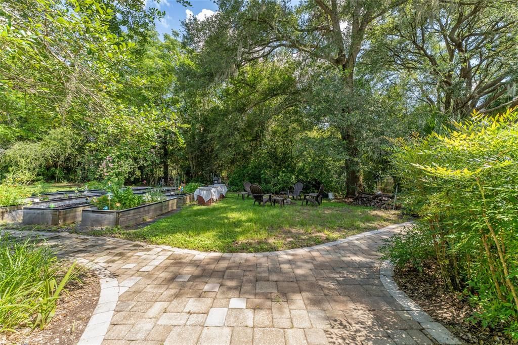 For Sale: $1,050,000 (3 beds, 2 baths, 2303 Square Feet)