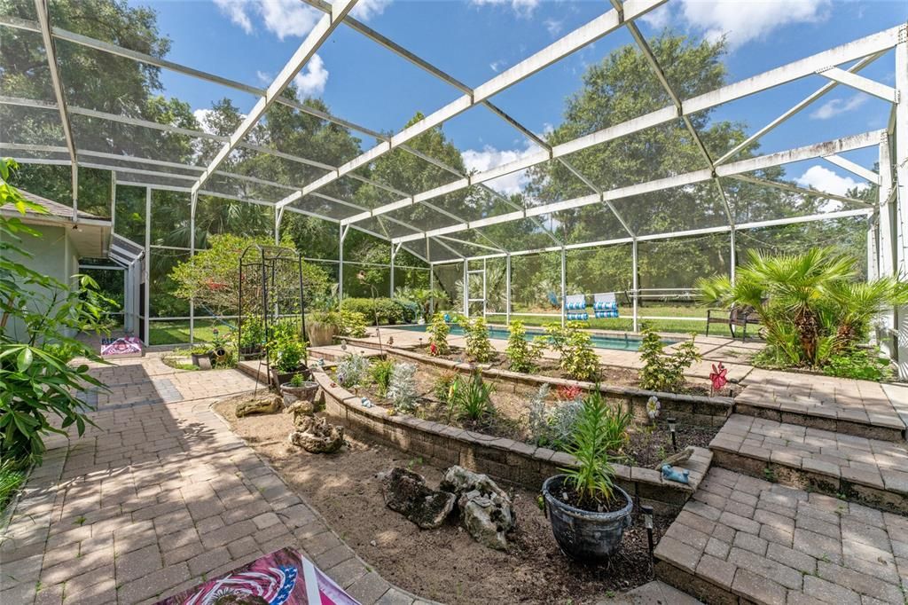 For Sale: $1,050,000 (3 beds, 2 baths, 2303 Square Feet)