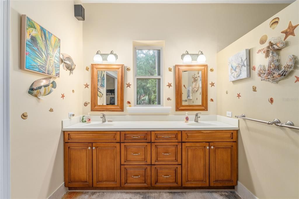 For Sale: $1,050,000 (3 beds, 2 baths, 2303 Square Feet)