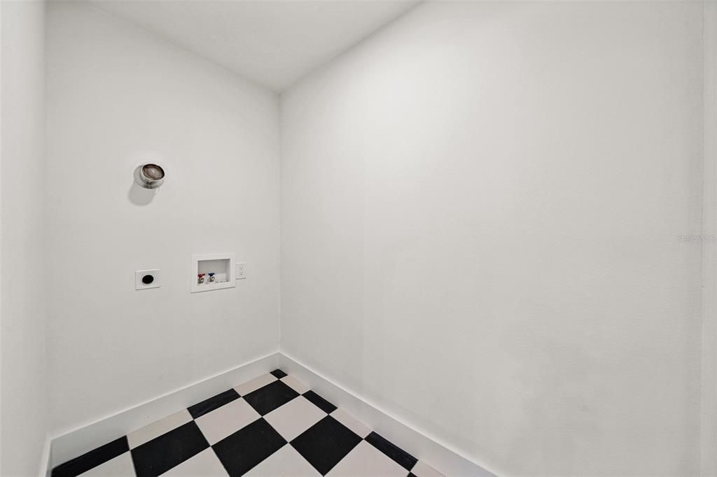 For Sale: $598,000 (3 beds, 2 baths, 1768 Square Feet)