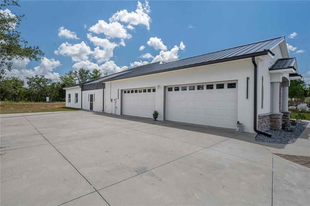 For Sale: $775,000 (4 beds, 4 baths, 2823 Square Feet)