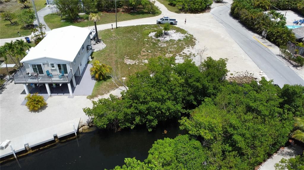 На продажу: $675,000 (0.31 acres)