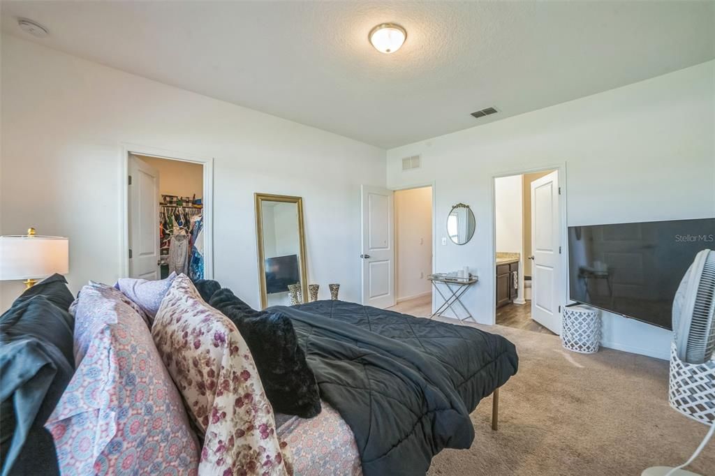 Active With Contract: $260,000 (4 beds, 2 baths, 1992 Square Feet)