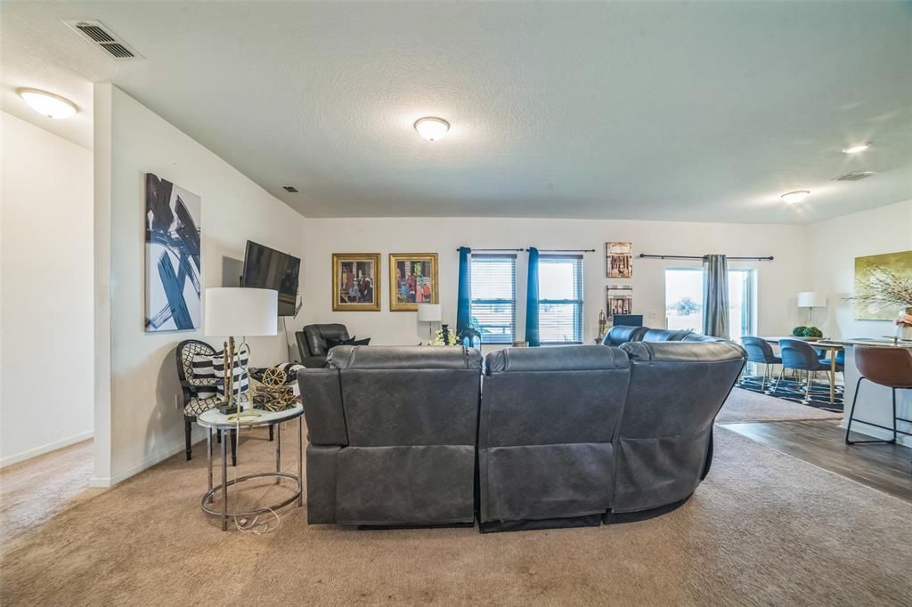 Active With Contract: $260,000 (4 beds, 2 baths, 1992 Square Feet)