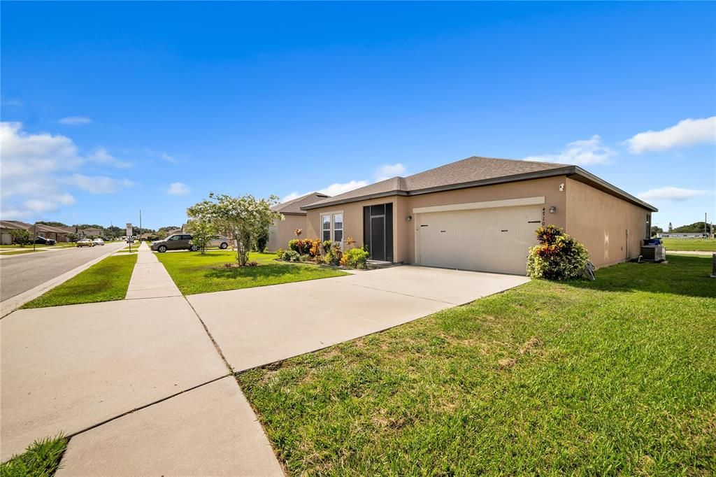 Active With Contract: $260,000 (4 beds, 2 baths, 1992 Square Feet)