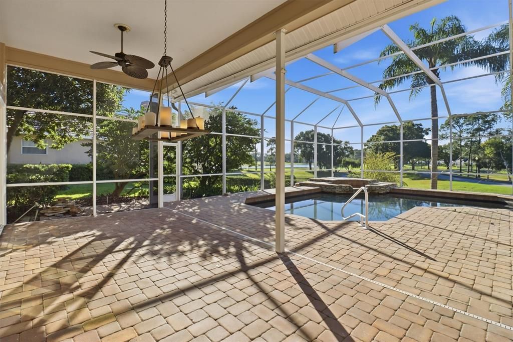 合同活跃: $955,000 (4 贝兹, 3 浴室, 3264 平方英尺)