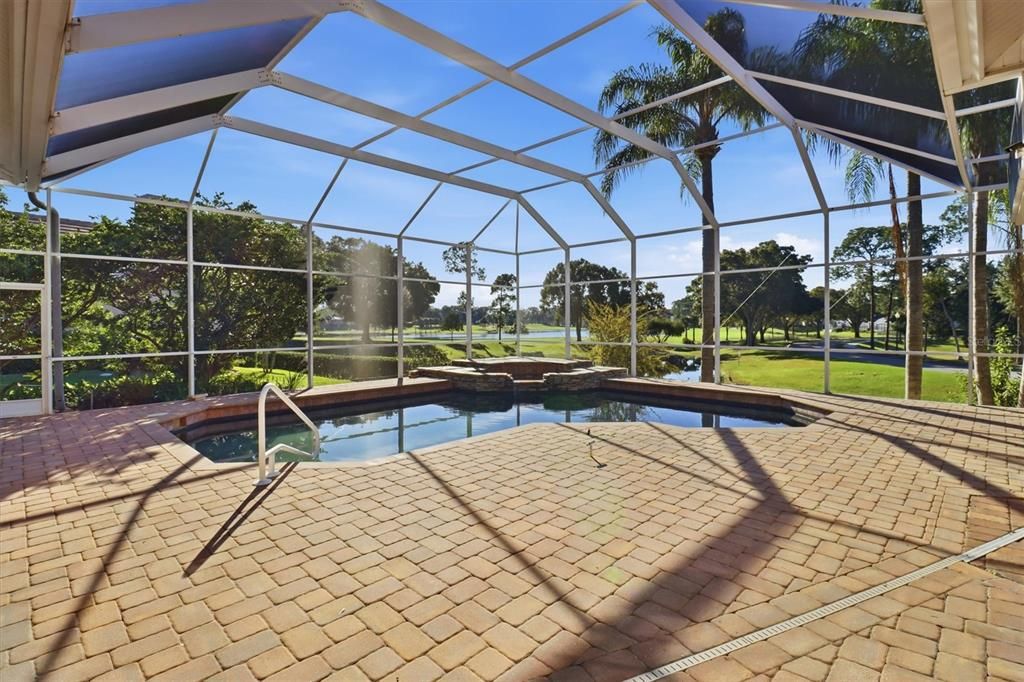 合同活跃: $955,000 (4 贝兹, 3 浴室, 3264 平方英尺)