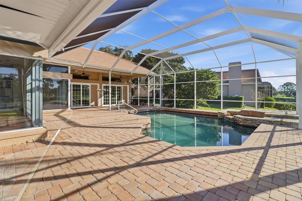 合同活跃: $955,000 (4 贝兹, 3 浴室, 3264 平方英尺)