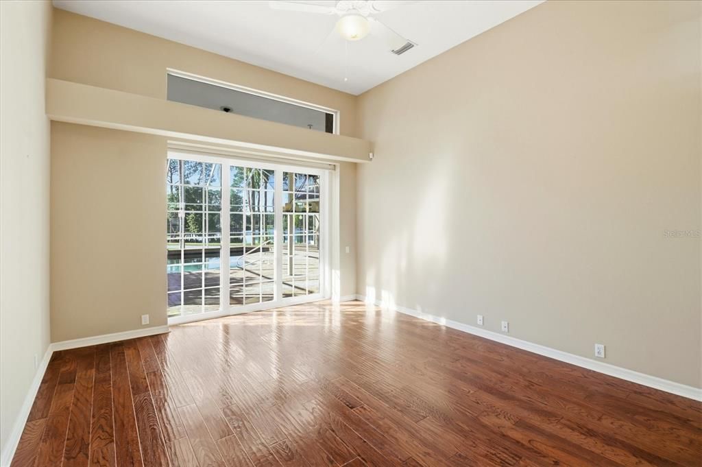 合同活跃: $955,000 (4 贝兹, 3 浴室, 3264 平方英尺)