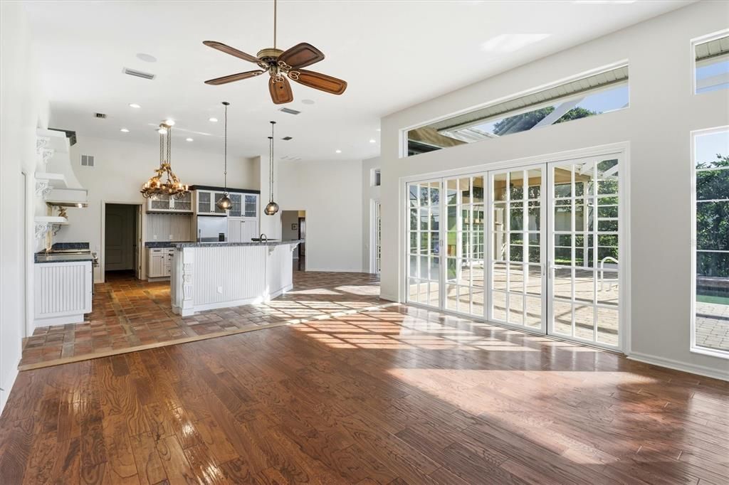 合同活跃: $955,000 (4 贝兹, 3 浴室, 3264 平方英尺)